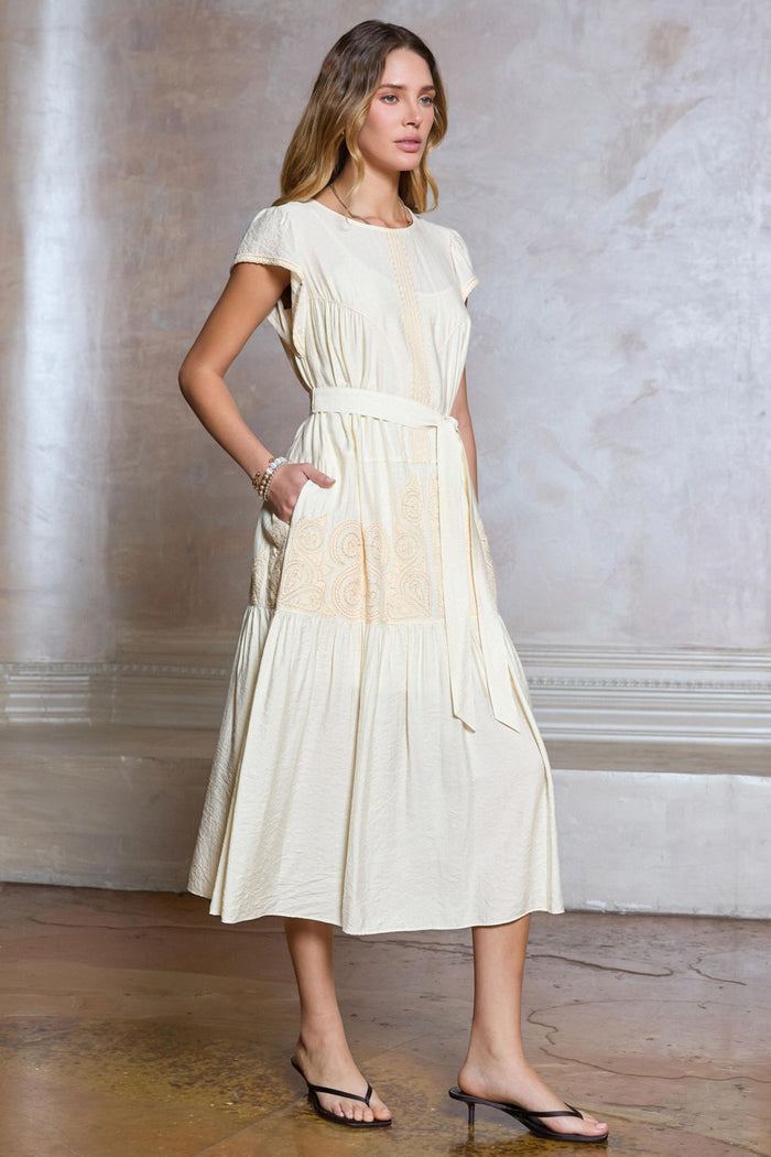 Evelyn Round Neck Short Sleeve Tiered Midi Current Air Dress