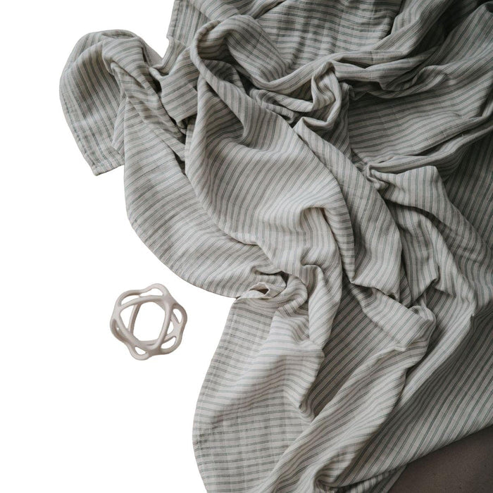 Mushie | Swaddle 120x120 Sage stripes