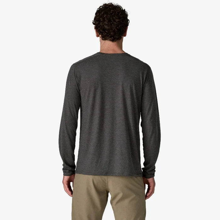 The back of the Patagonia Men's Long-Sleeved Capilene Cool Trail Shirt Ink Black worn by a man n beige trousers